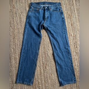 Women’s/Men’s Levi’s 505 size 30 x 32. Blue denim.